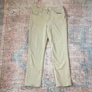 Levi’s Classic Straight Leg Women's Pants Size 8